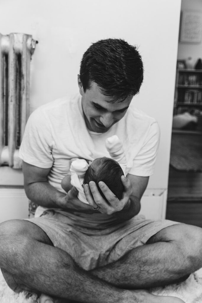 La place du père en postpartum : un rôle qui mérite toute sa reconnaissance